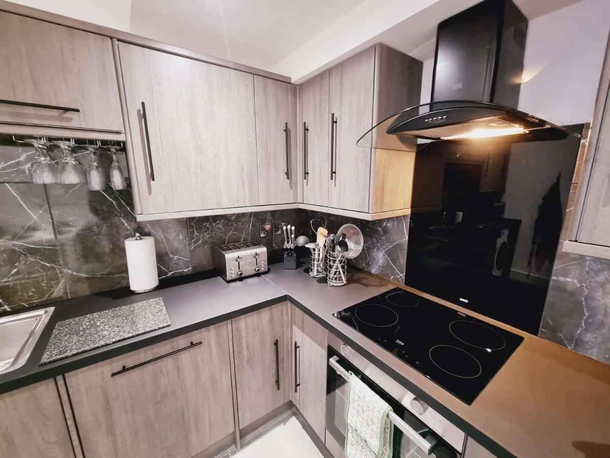 Lmk, Spacious 1 Bedroom Ground Floor Apartment, Ev Charger, Free Parking Wi-Fi, Great Location Belfast Buitenkant foto